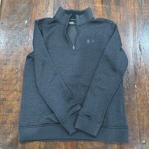 Youth large Under Armour 1/4 soft gray top
